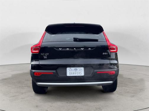 2025 Volvo XC40 B5 Core Bright Theme