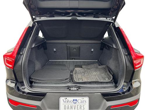 2025 Volvo XC40 B5 Core Bright Theme