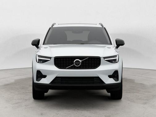 Crystal White 2026 Volvo XC40 B5 Plus