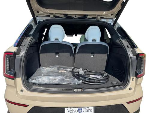 2025 Volvo EX90 Twin Motor Performance Ultra 6-Seater