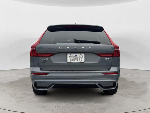 Gray Metallic 2023 Volvo XC60 B5 Plus Dark Theme