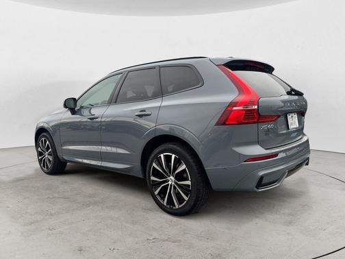 Gray Metallic 2023 Volvo XC60 B5 Plus Dark Theme