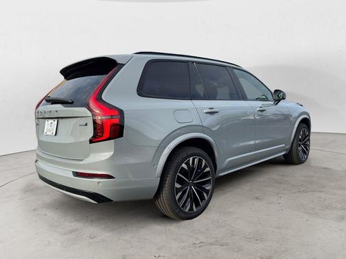 2026 Volvo XC90 B6 Ultra Dark Theme 7-Seater