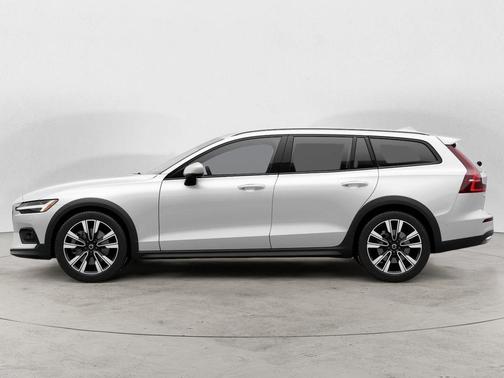 Crystal White 2026 Volvo V60 Cross Country B5 Ultra