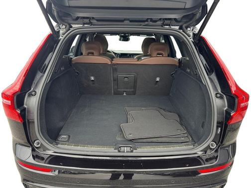 Onyx Black Metallic 2025 Volvo XC60 B5 Plus