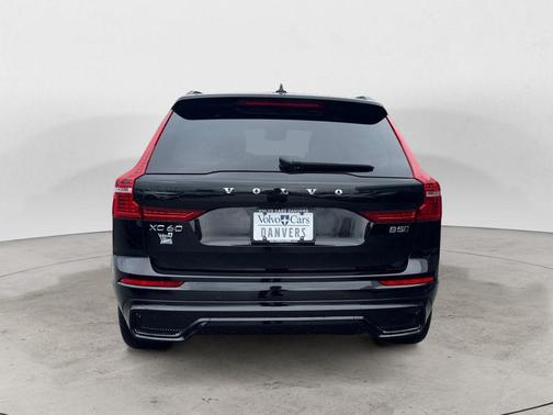 Onyx Black Metallic 2025 Volvo XC60 B5 Plus