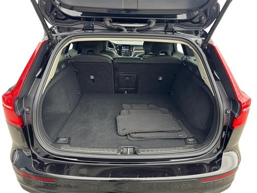 2025 Volvo V60 Cross Country B5 Plus