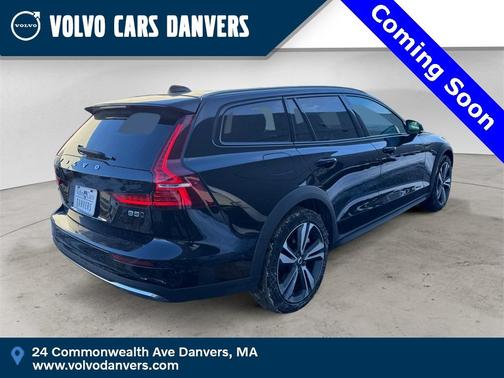 2025 Volvo V60 Cross Country B5 Plus