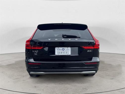 2025 Volvo V60 Cross Country B5 Plus