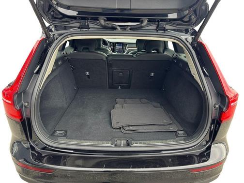 2025 Volvo V60 Cross Country B5 Plus