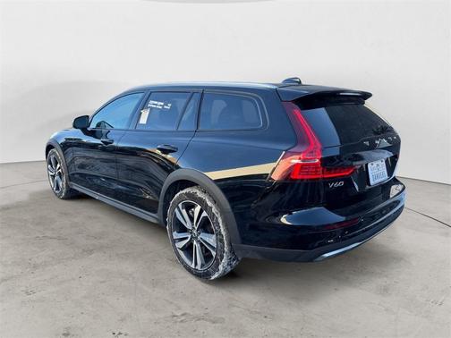 2025 Volvo V60 Cross Country B5 Plus
