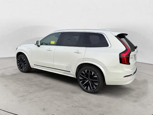 Crystal White 2027 Volvo XC90 T8 PLUS 7-SEATER