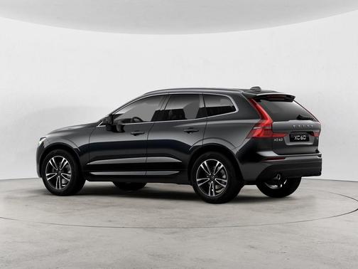 Black 2021 Volvo XC60 T5 Momentum