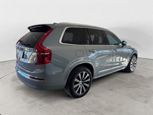 2024 Volvo XC90 B5 Plus Bright Theme