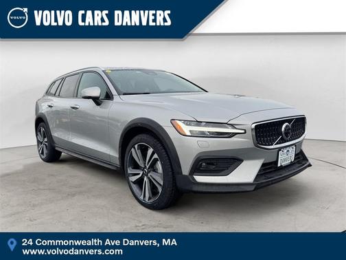 2025 Volvo V60 Cross Country B5 Plus