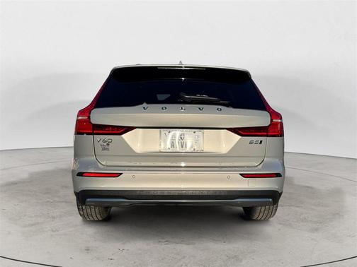 2025 Volvo V60 Cross Country B5 Plus