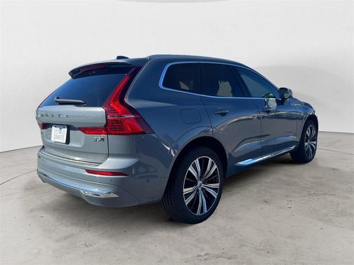 2023 Volvo XC60 B5 Plus Bright Theme