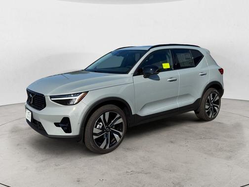 Vapour Grey 2026 Volvo XC40 B5 Plus