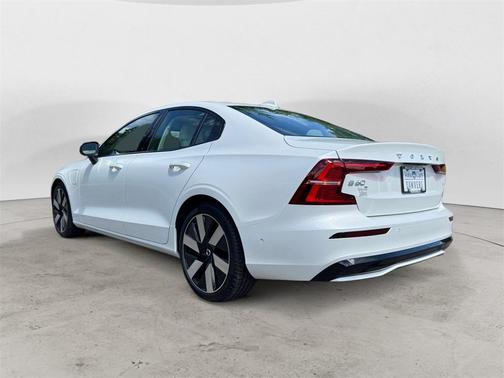 2024 Volvo S60 Recharge Plug-In Hybrid T8 Ultimate Dark Theme