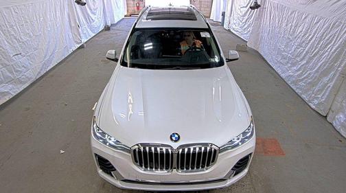Mineral White Metallic 2021 BMW X7 xDrive40i