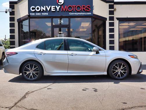 Celestial Silver Metallic 2023 Toyota Camry SE