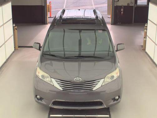 2016 Toyota Sienna XLE