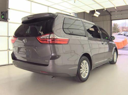 2016 Toyota Sienna XLE