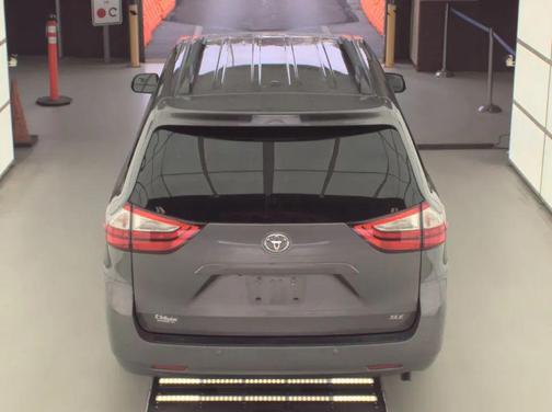 2016 Toyota Sienna XLE