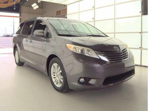 2016 Toyota Sienna XLE