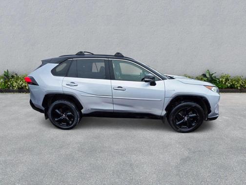 2019 Toyota RAV4 Hybrid SE
