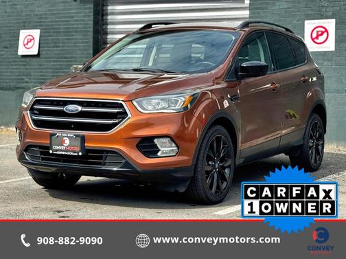Canyon Ridge Metallic 2017 Ford Escape SE