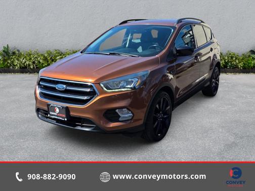 Canyon Ridge Metallic 2017 Ford Escape SE