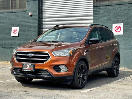 Canyon Ridge Metallic 2017 Ford Escape SE