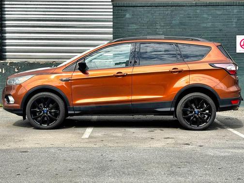 Canyon Ridge Metallic 2017 Ford Escape SE