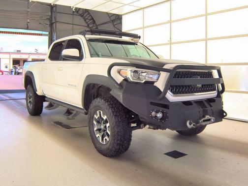 Super White 2018 Toyota Tacoma TRD Off Road