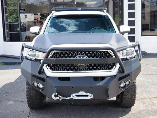 Super White 2018 Toyota Tacoma TRD Off Road