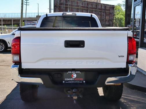 Super White 2018 Toyota Tacoma TRD Off Road