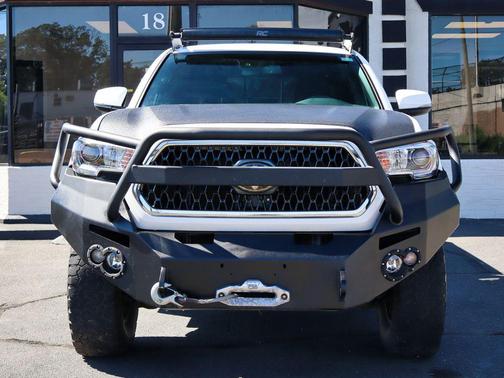 Super White 2018 Toyota Tacoma TRD Off Road