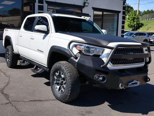 Super White 2018 Toyota Tacoma TRD Off Road
