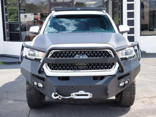 Super White 2018 Toyota Tacoma TRD Off Road
