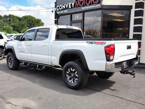 Super White 2018 Toyota Tacoma TRD Off Road