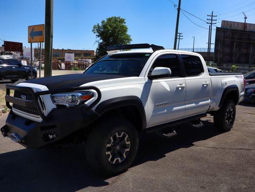 Super White 2018 Toyota Tacoma TRD Off Road