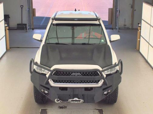 Super White 2018 Toyota Tacoma TRD Off Road