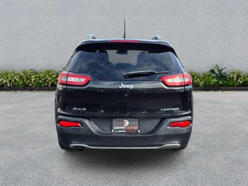 2016 Jeep Cherokee Sport