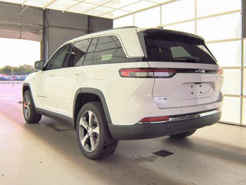 Bright White Clearcoat 2022 Jeep Grand Cherokee 4xe Base