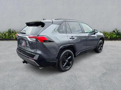2020 Toyota RAV4 Hybrid SE