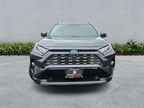 2020 Toyota RAV4 Hybrid SE