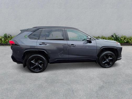2020 Toyota RAV4 Hybrid SE