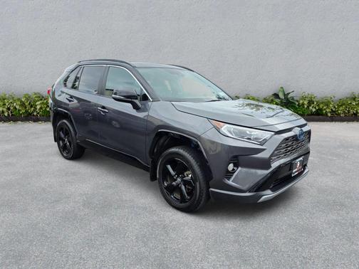 2020 Toyota RAV4 Hybrid SE