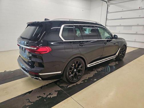 Black Sapphire Metallic 2020 BMW X7 xDrive40i